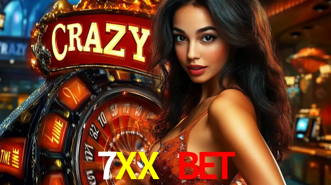 Mulher glamourosa olhando para a câmera com a roda vermelha do Crazy Time ao fundo em um ambiente de cassino, destacando a emoção dos jogos ao vivo no 7XX BET.